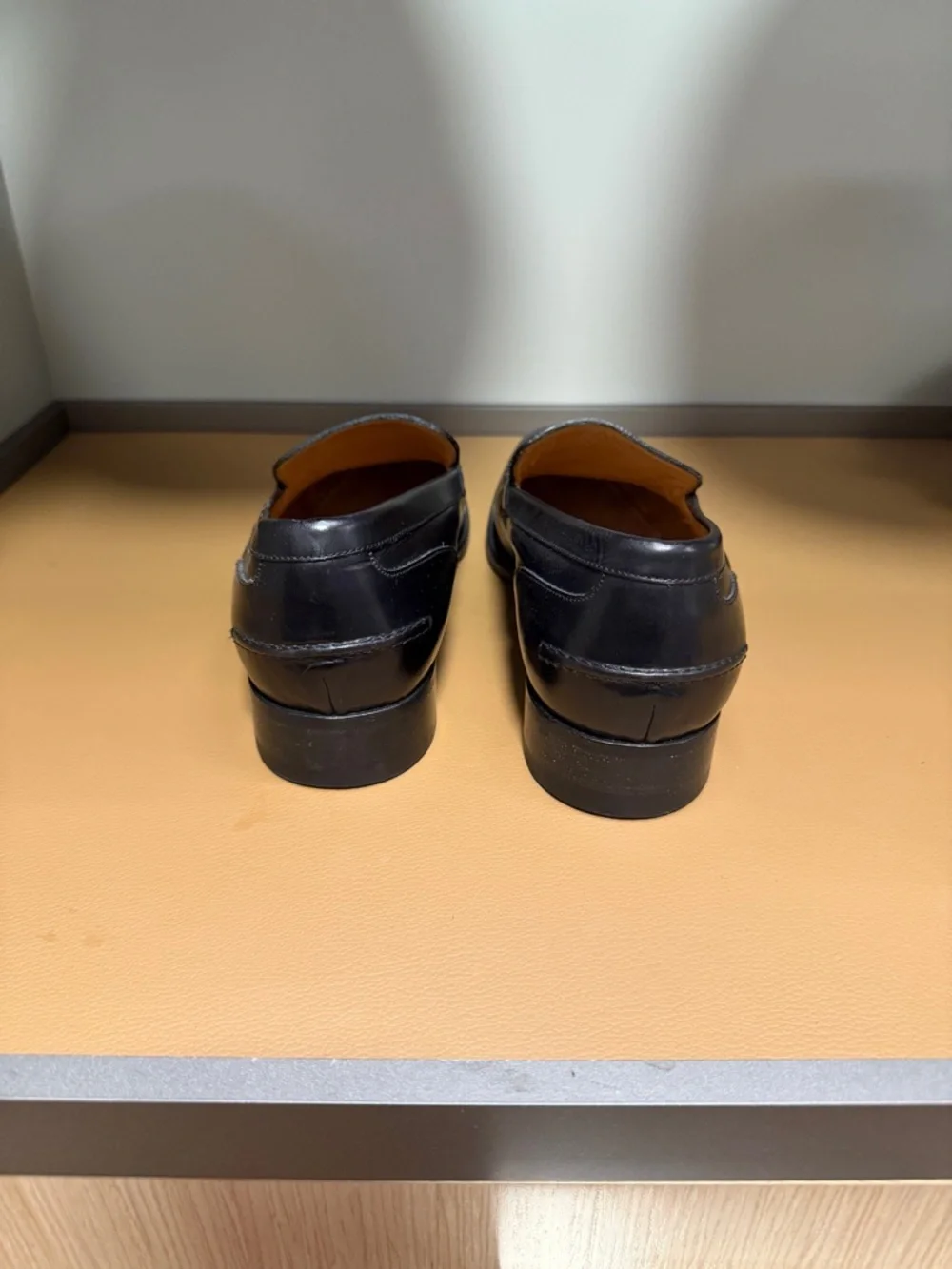 Gucci Black Leather Men’s Slip-On Loafers - Picture 4 of 7